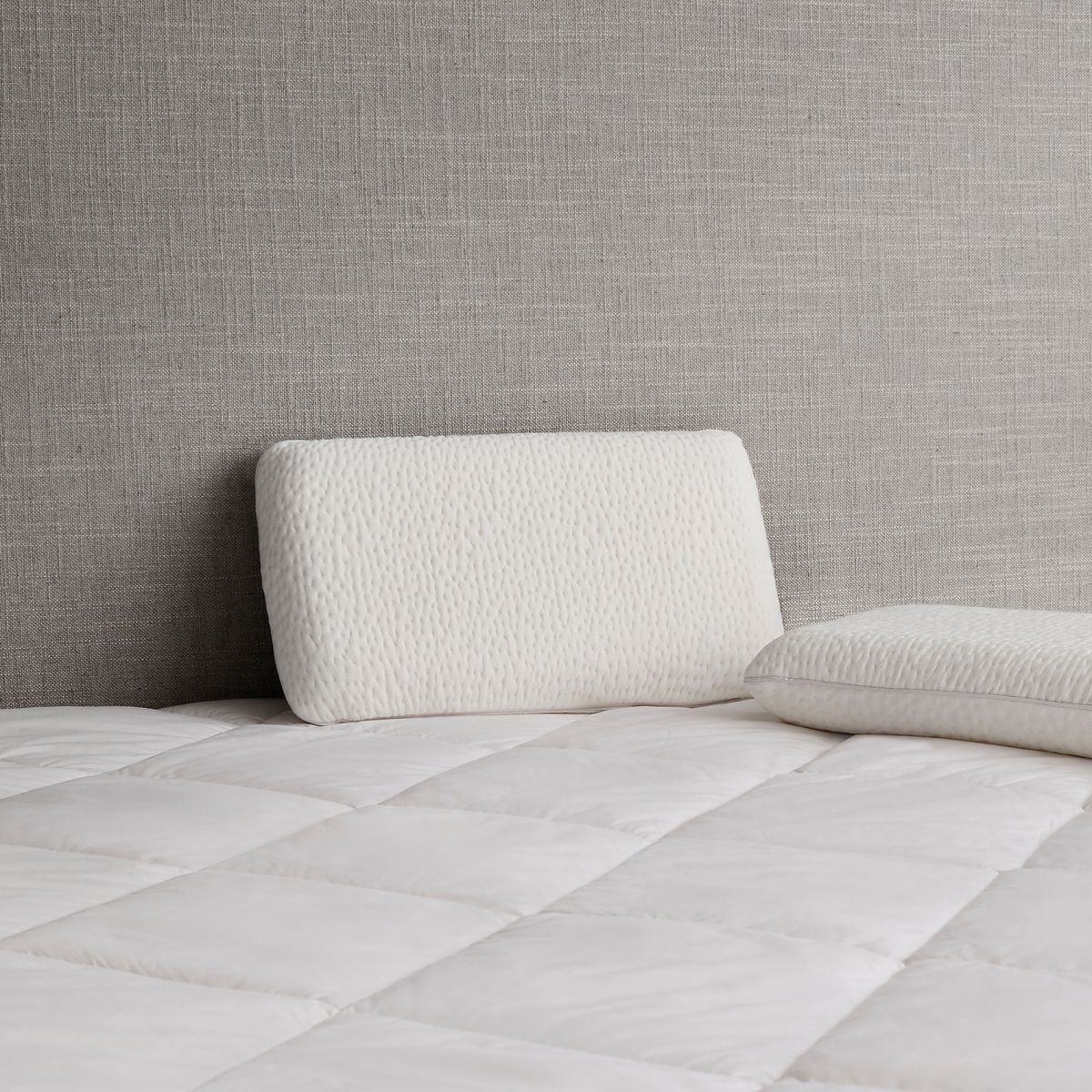 DUNLOPILLO Therapillo Premium Memory Foam Travel Pillow Linen