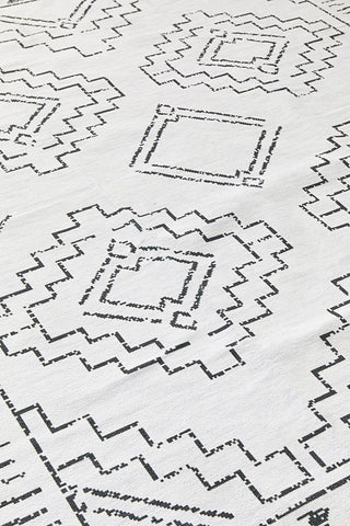 Kindred Leeroy Rug (White) by Rug Culture