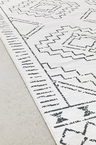 Kindred Leeroy Rug (White) by Rug Culture