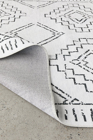 Kindred Leeroy Rug (White) by Rug Culture
