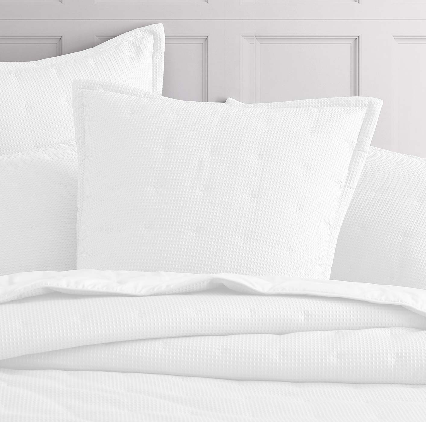 Ascot White European Pillowcase by Logan and Mason Platinum | Planet Linen