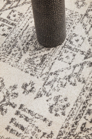 Chrome Addison Round Rug (Silver) by Rug Culture