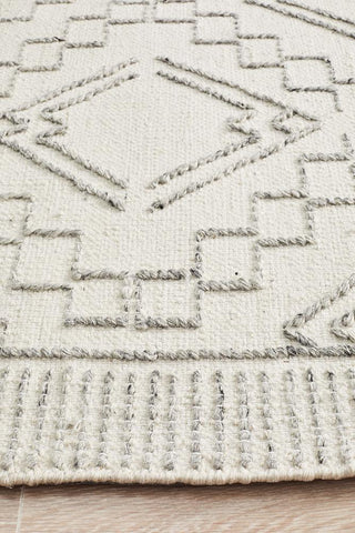 Hudson 802 Rug (Ivory) by Rug Culture